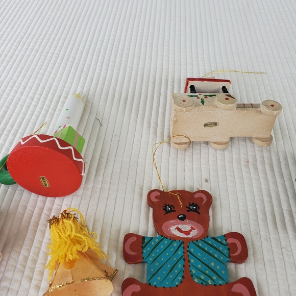 18 Wood Christmas Ornaments 2"-5" Vintage Green Red Wooden Holiday Santa Angel - Picture 7 of 10